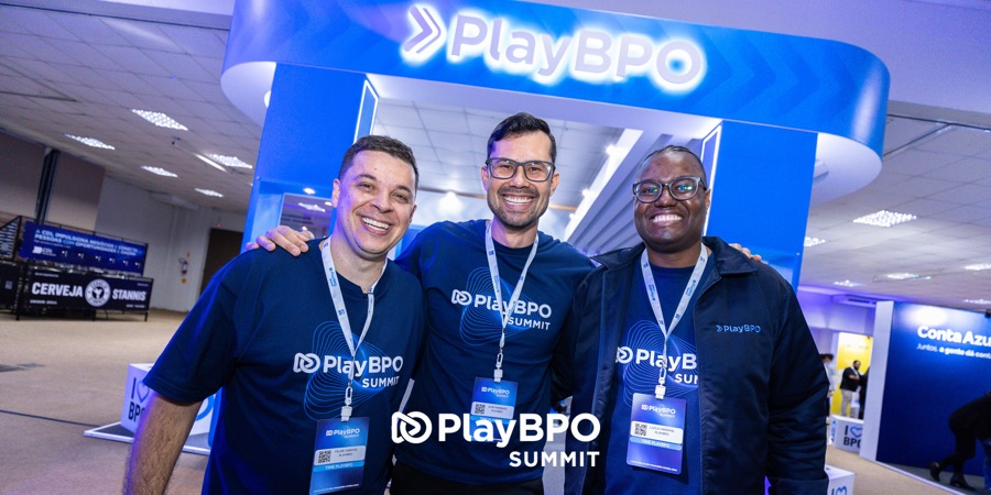 Da esquerda para a direita: Felipe Santos, José Marques e Lázuli Mashal no PlayBPO Summit 2025